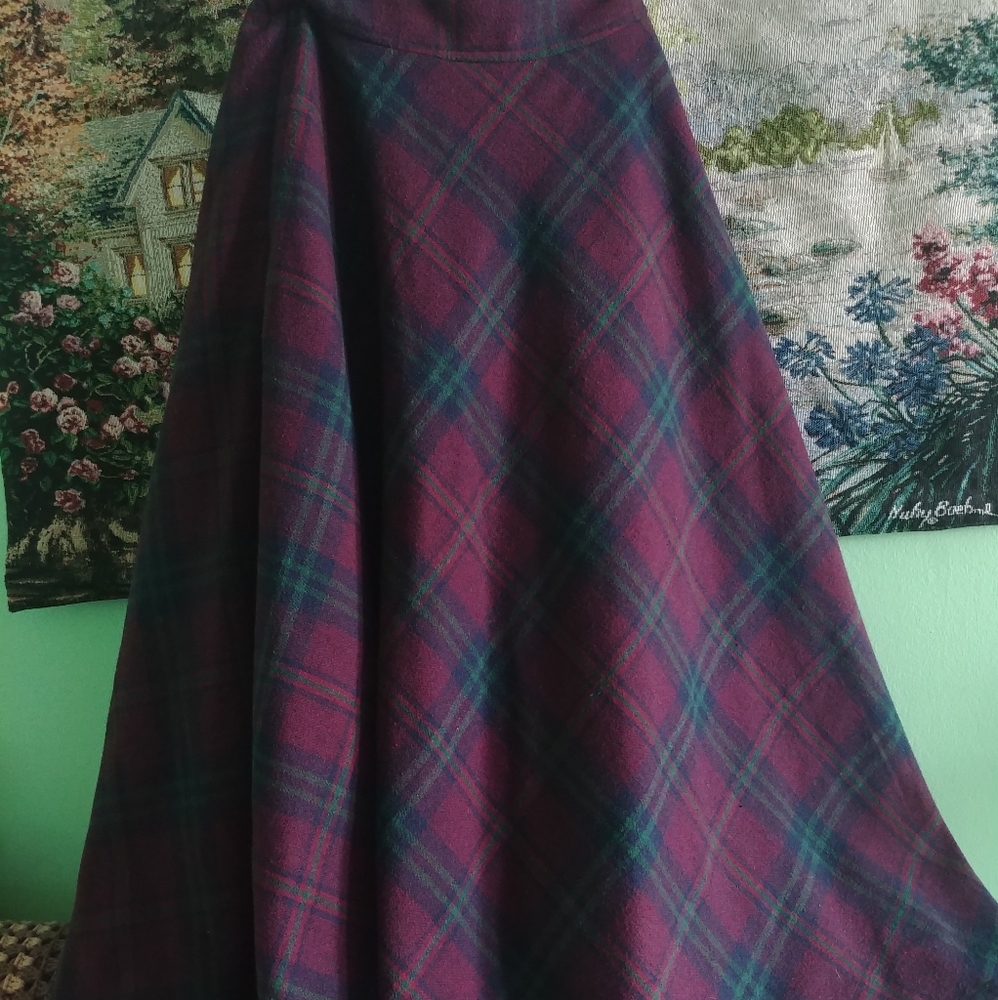 Pleated plaid tartan maxi skirt dark burgundy and green